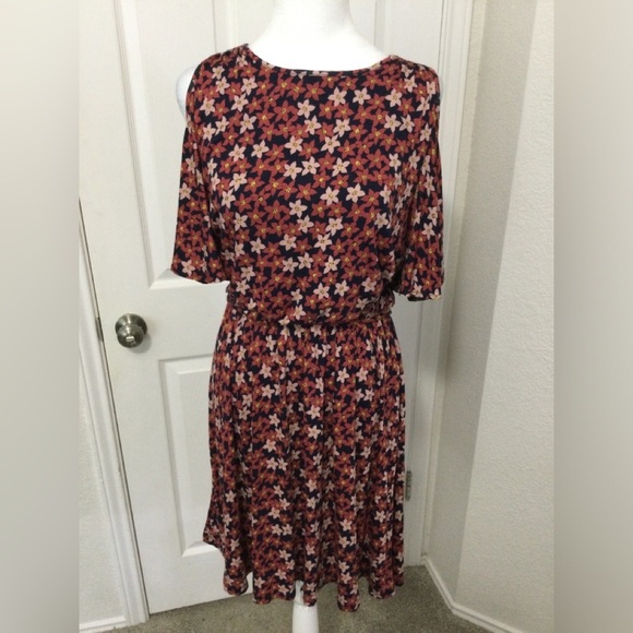 LOFT Women's Cold-Shoulder Flutter Sleeve Pullover Floral Dress Size M - Picture 1 of 8